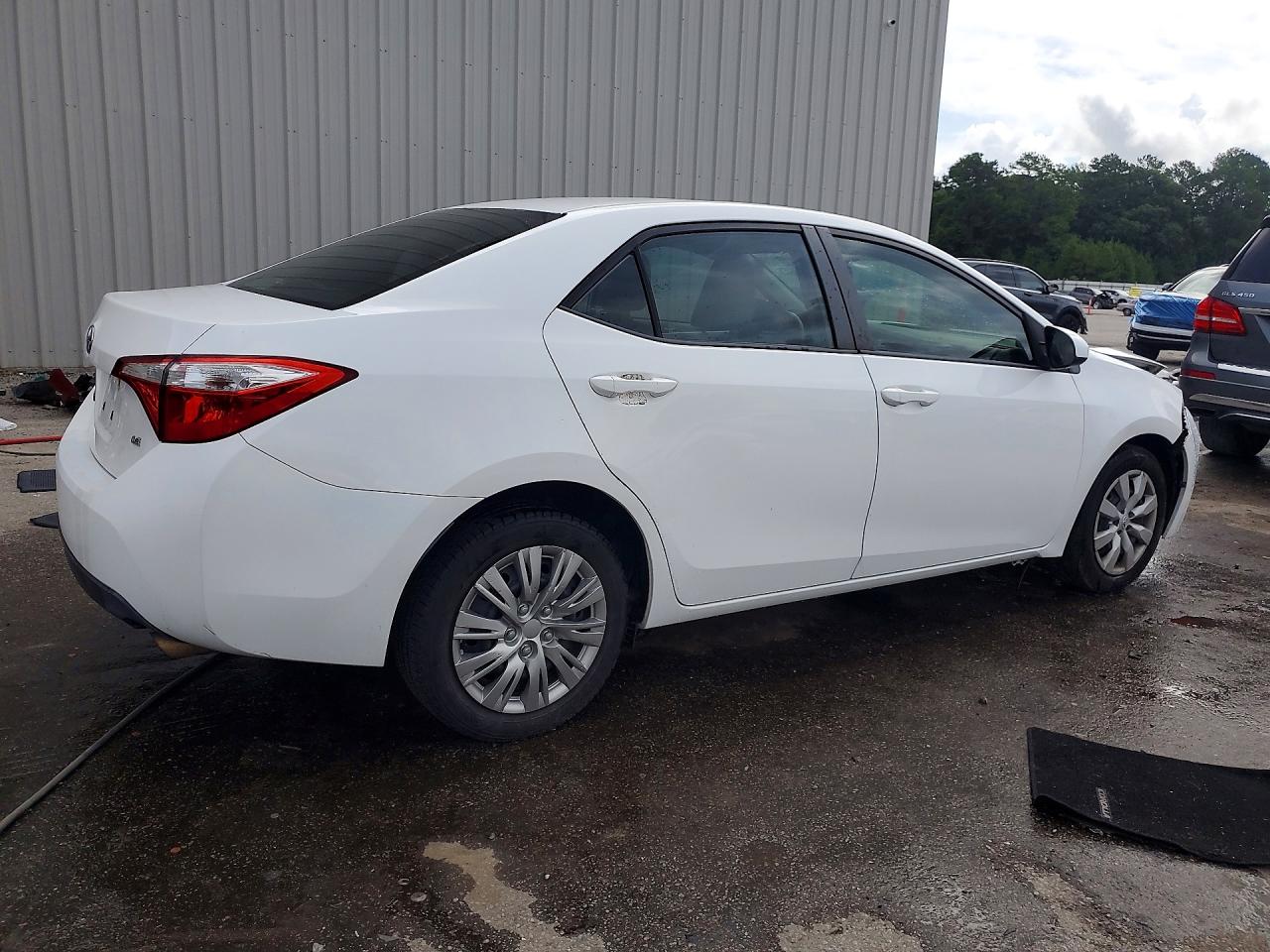 2015 Toyota Corolla Le White vin: 2T1BURHEXFC406657