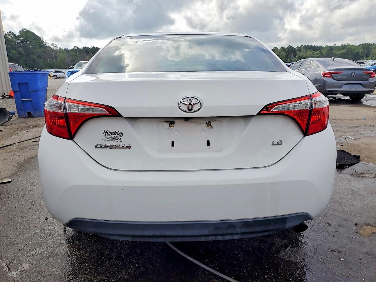 2015 Toyota Corolla Le White vin: 2T1BURHEXFC406657