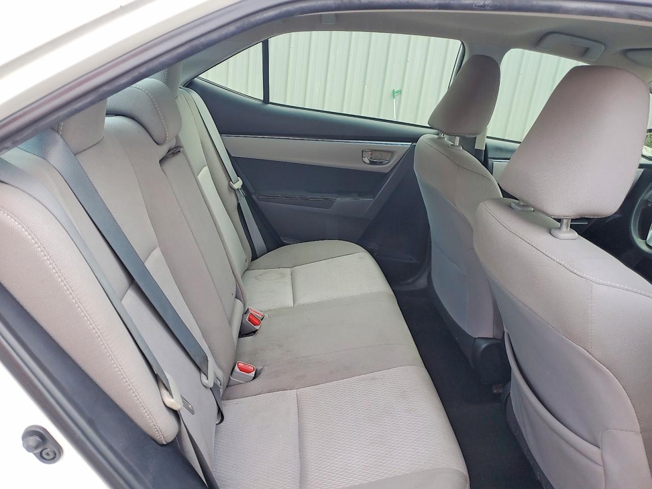 2015 Toyota Corolla Le White vin: 2T1BURHEXFC406657