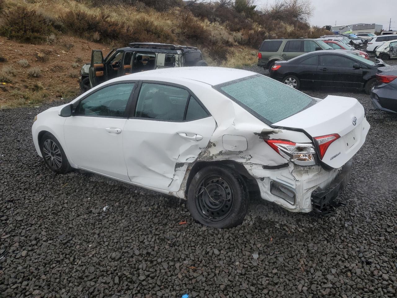 2015 Toyota Corolla L White vin: 2T1BURHEXFC416752