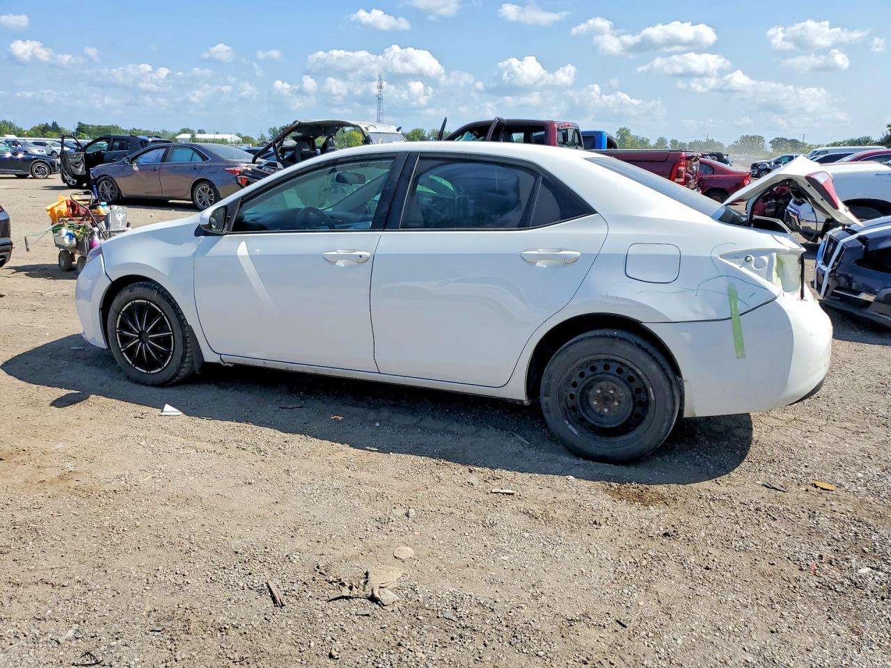 2015 Toyota Corolla L White vin: 2T1BURHEXFC436970