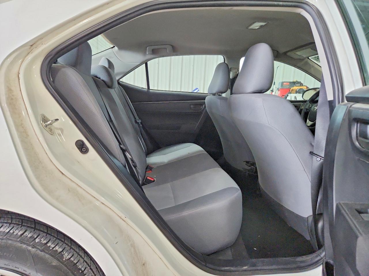 2015 Toyota Corolla L White vin: 2T1BURHEXFC443935