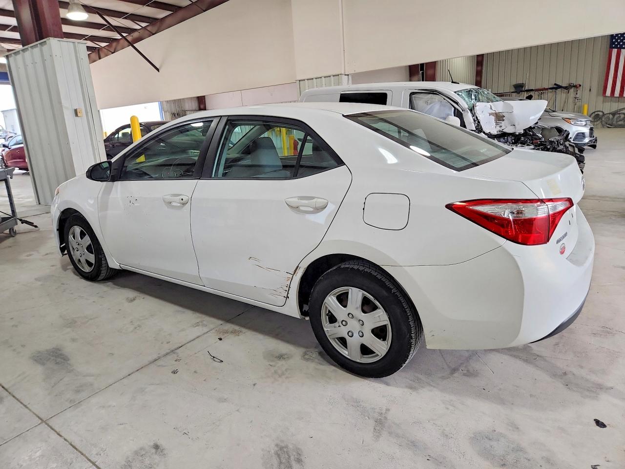 2015 Toyota Corolla L White vin: 2T1BURHEXFC443935