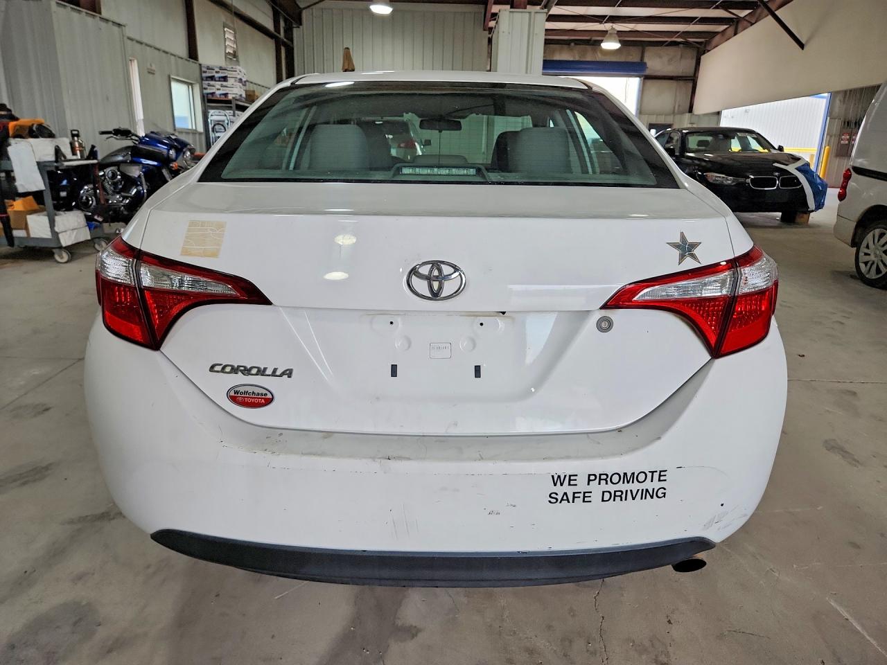 2015 Toyota Corolla L White vin: 2T1BURHEXFC443935