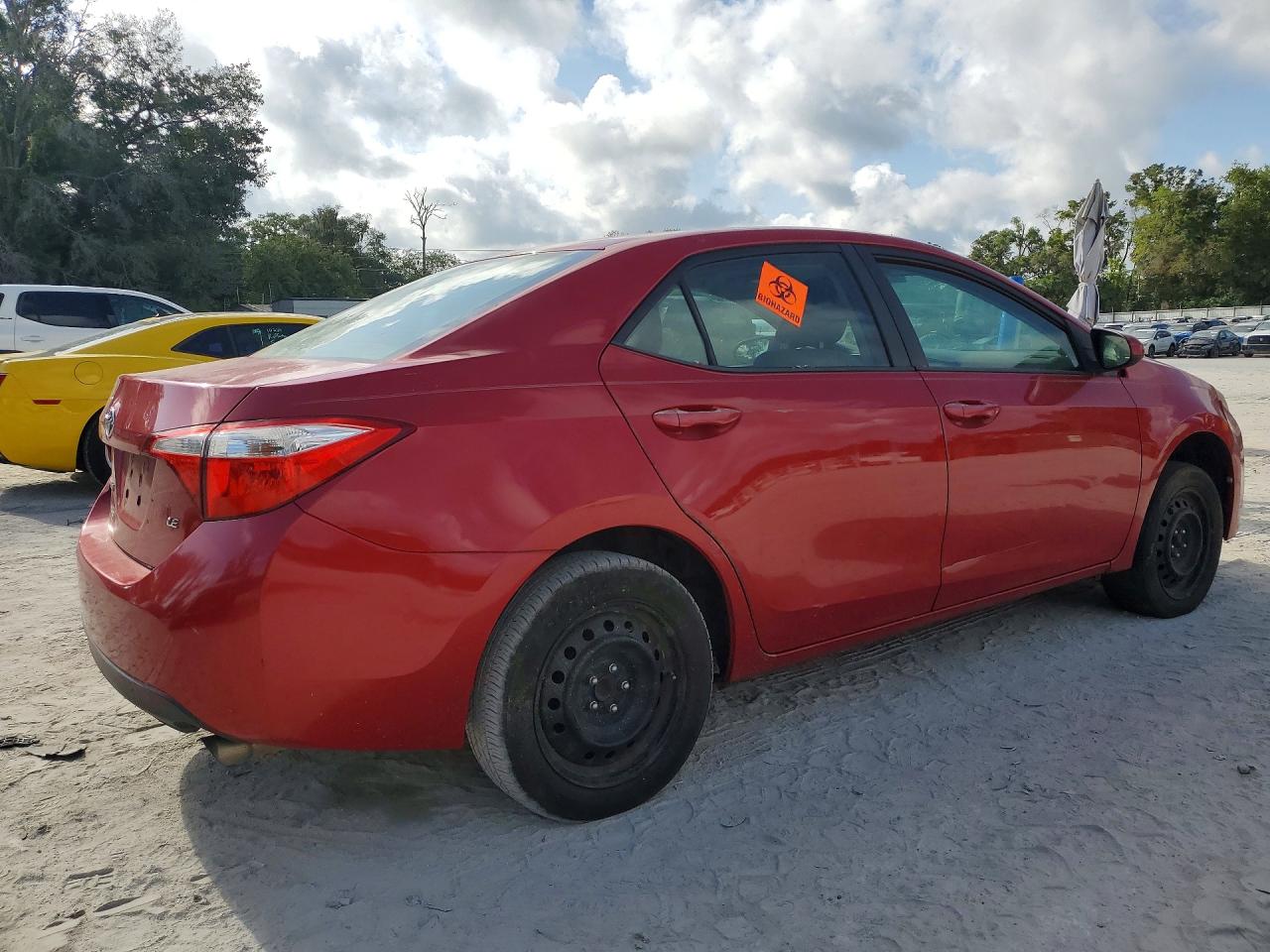 2015 Toyota Corolla Le Red vin: 2T1BURHEXFC468852