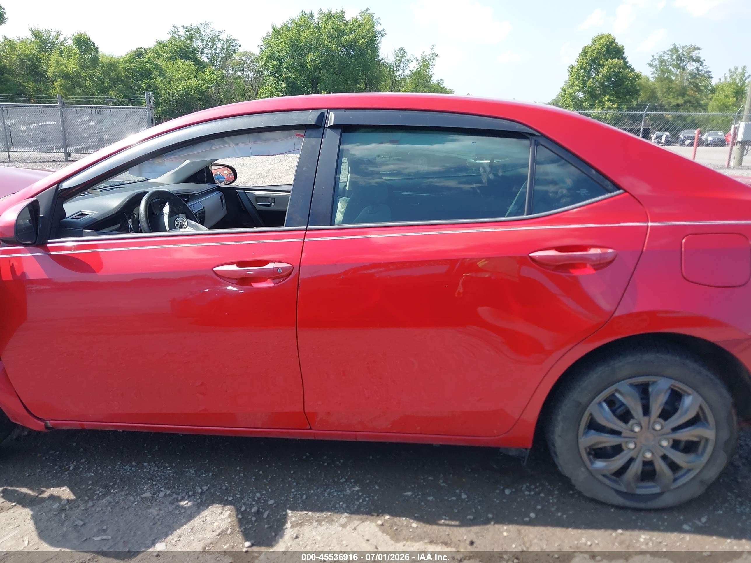 2015 Toyota Corolla Le Red vin: 2T1BURHEXFC469886