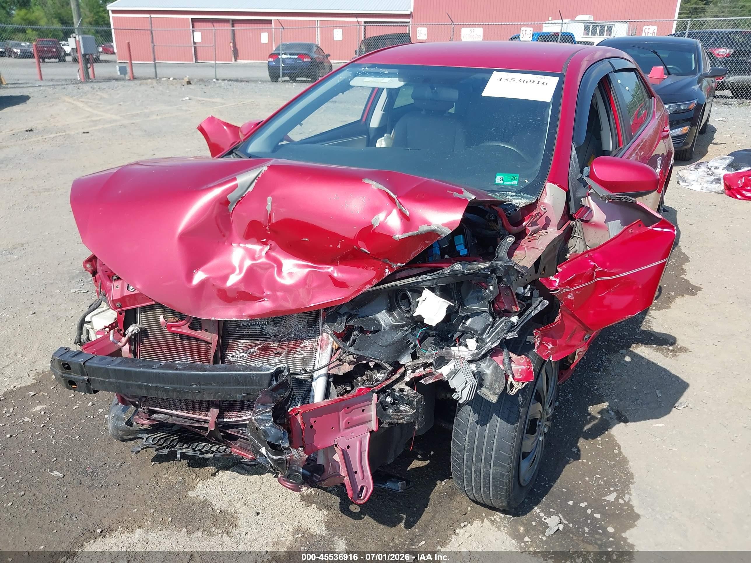 2015 Toyota Corolla Le Red vin: 2T1BURHEXFC469886