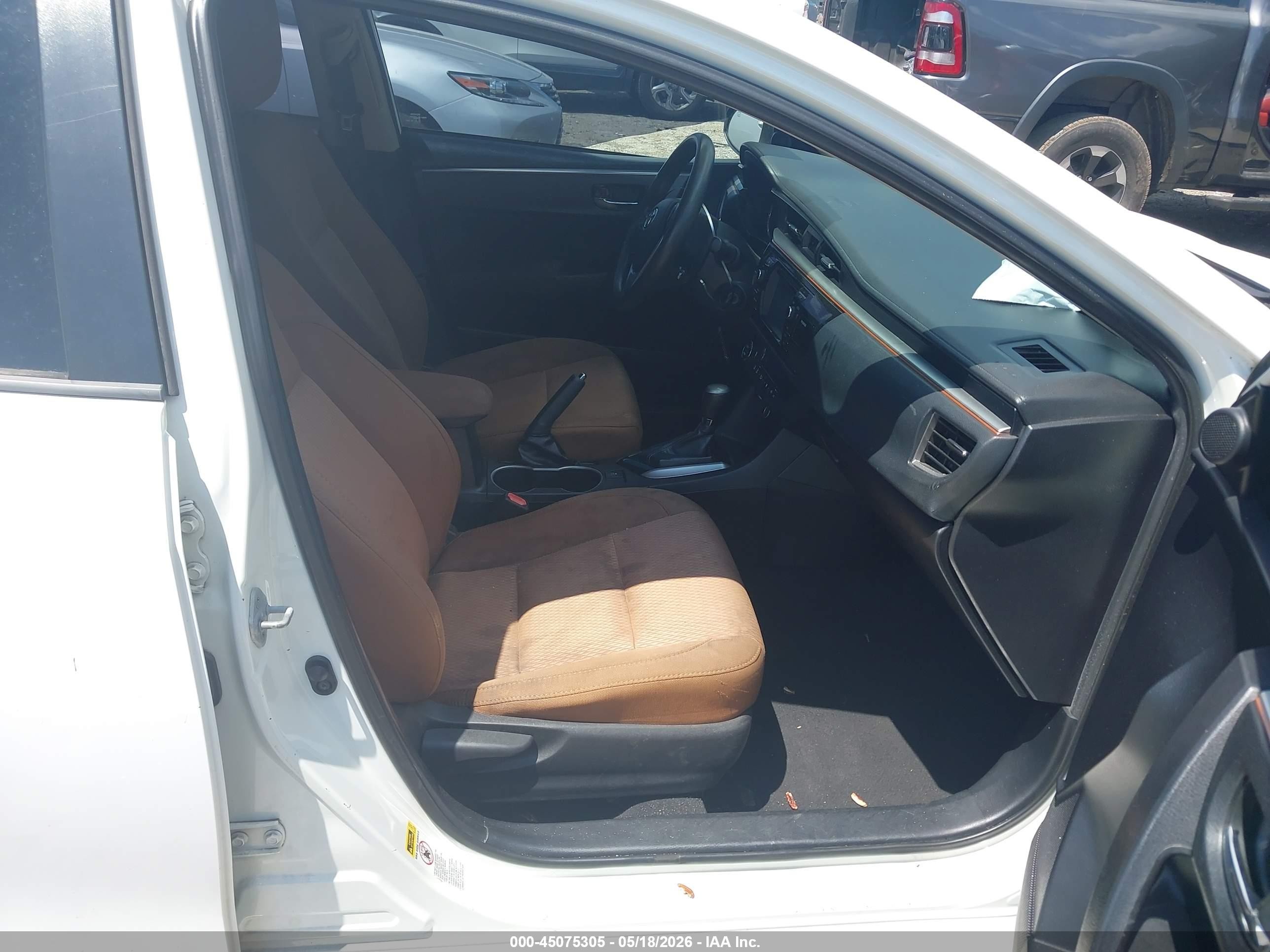 2015 Toyota Corolla Le White vin: 2T1BURHEXFC472240