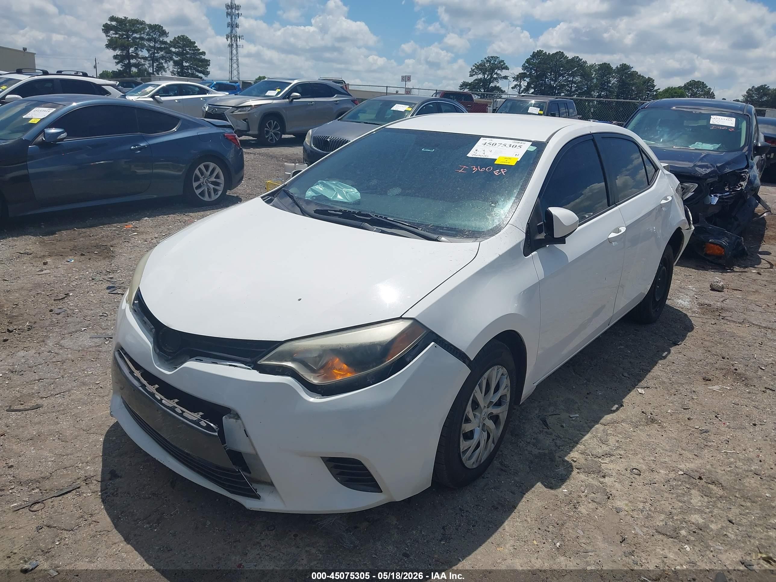 2015 Toyota Corolla Le White vin: 2T1BURHEXFC472240