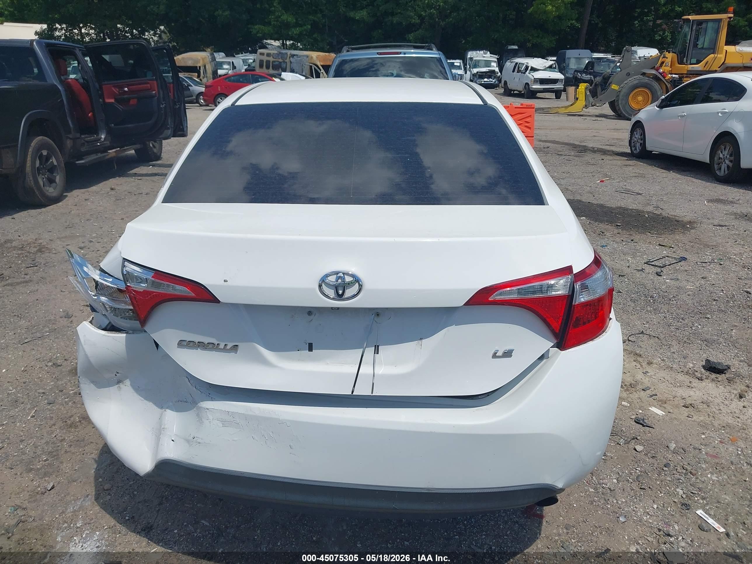 2015 Toyota Corolla Le White vin: 2T1BURHEXFC472240