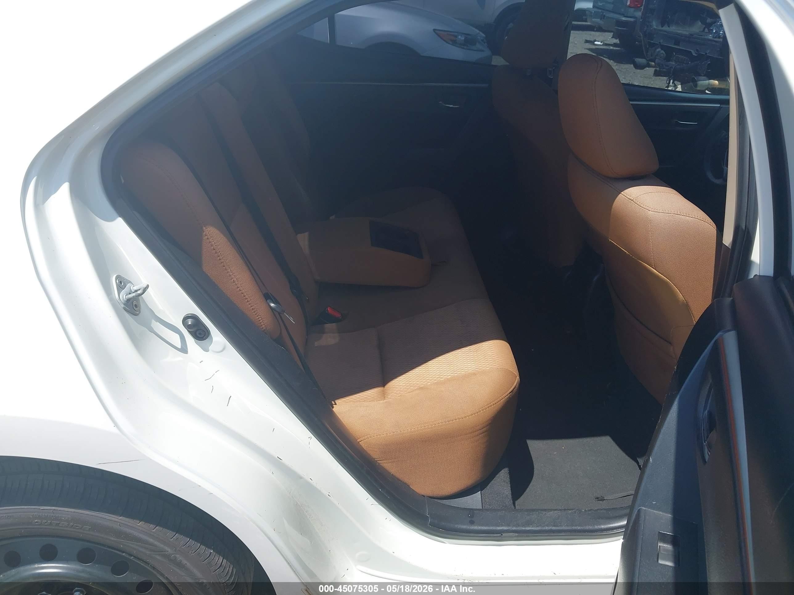 2015 Toyota Corolla Le White vin: 2T1BURHEXFC472240