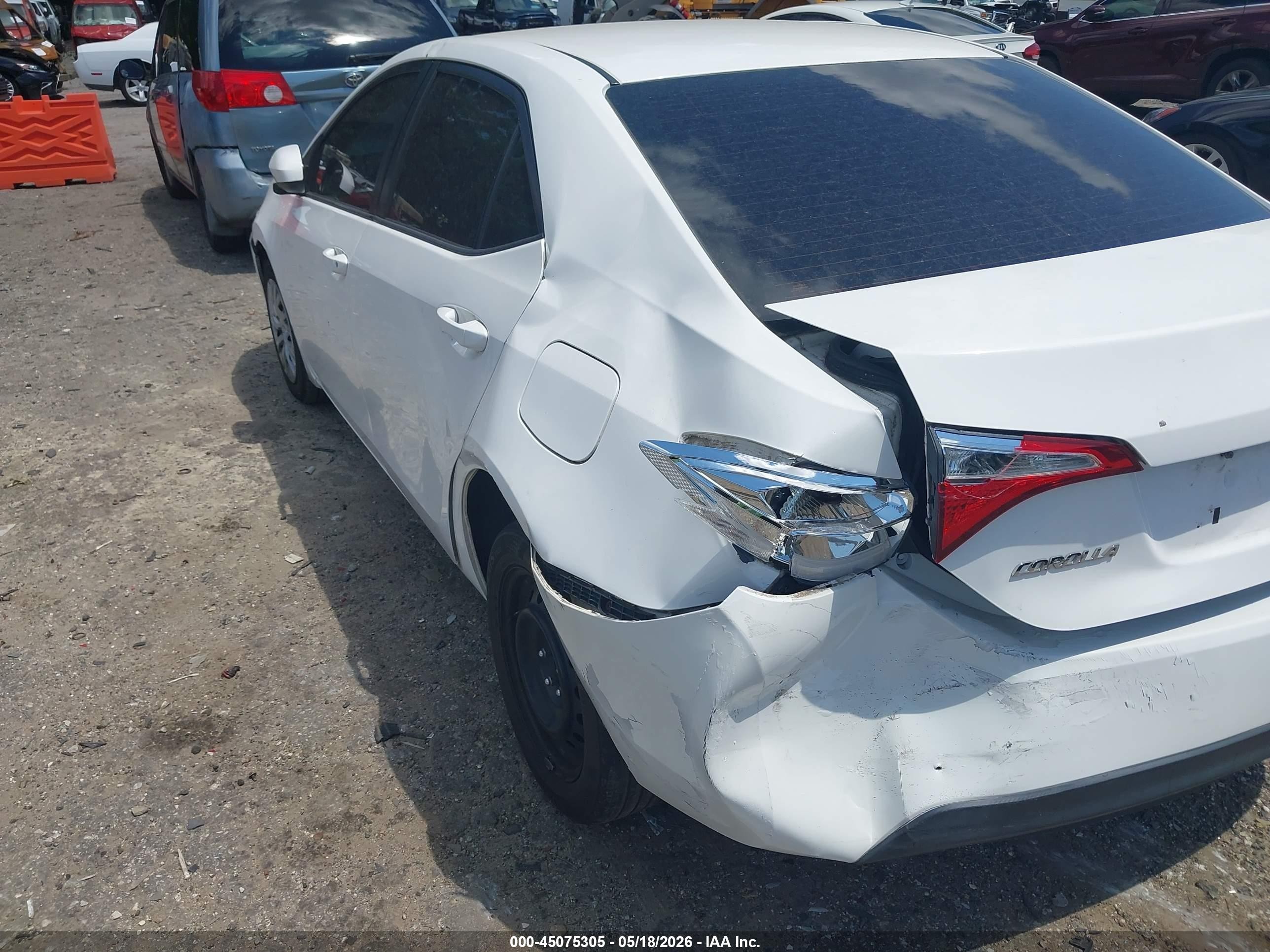 2015 Toyota Corolla Le White vin: 2T1BURHEXFC472240