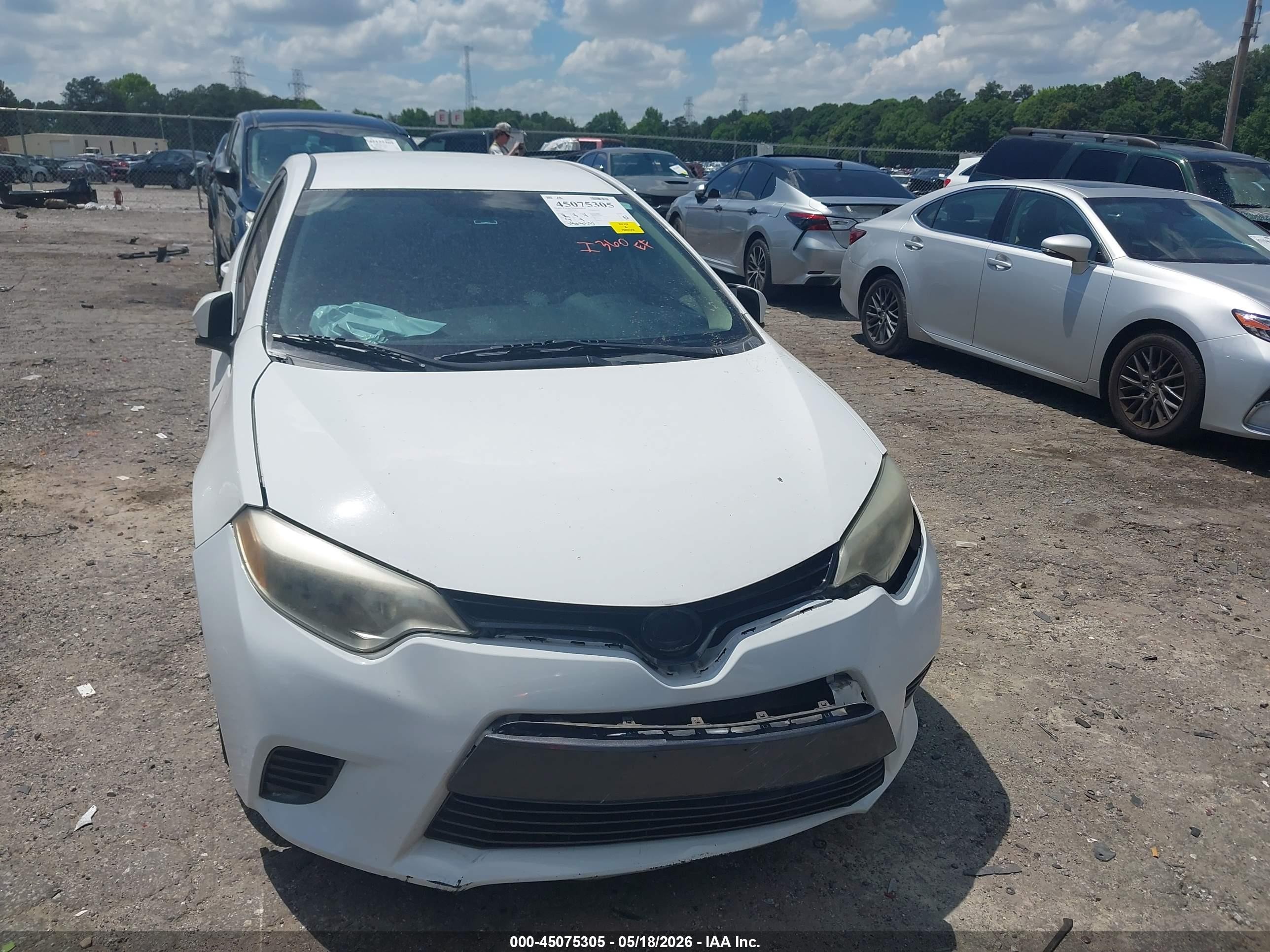 2015 Toyota Corolla Le White vin: 2T1BURHEXFC472240