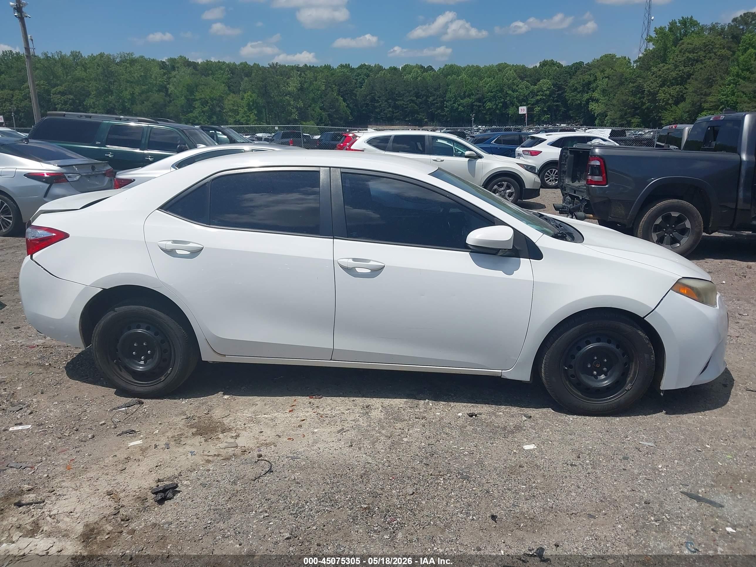 2015 Toyota Corolla Le White vin: 2T1BURHEXFC472240