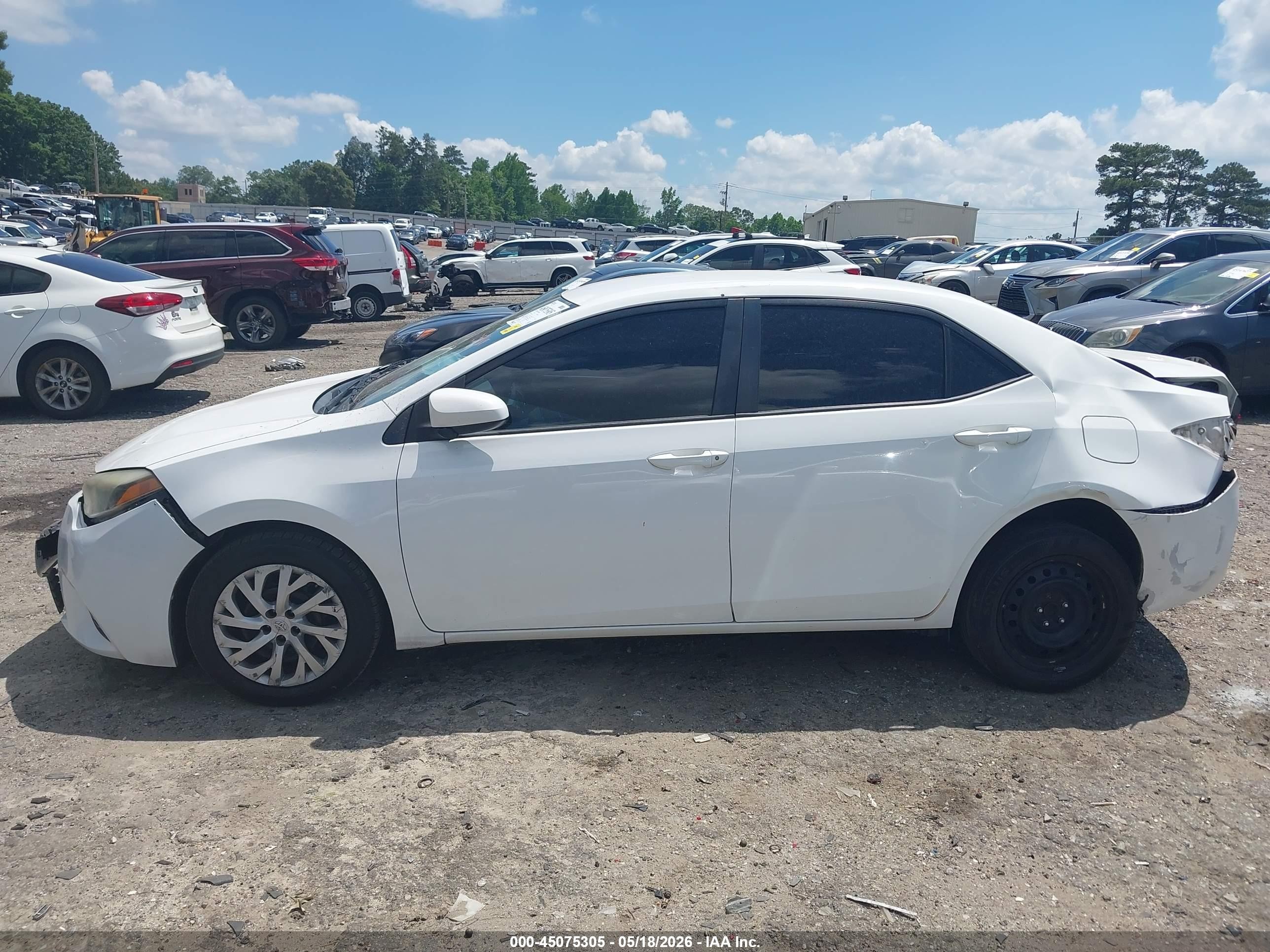 2015 Toyota Corolla Le White vin: 2T1BURHEXFC472240