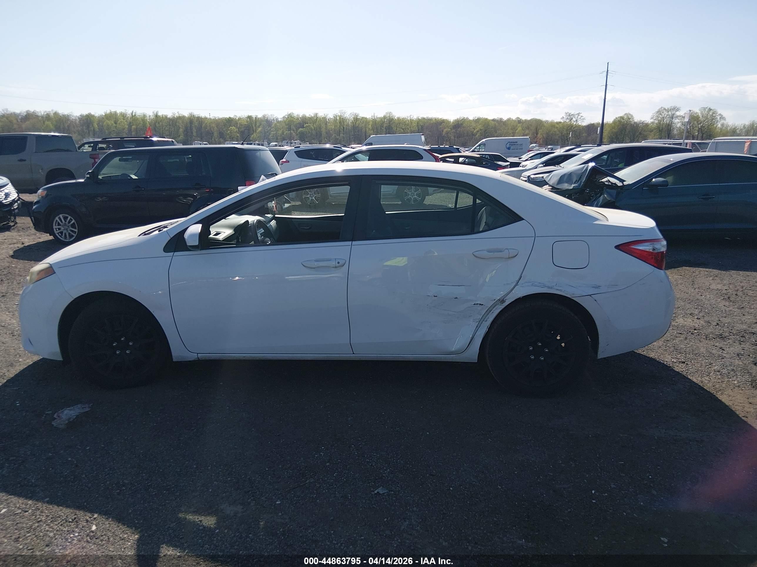 2016 Toyota Corolla Le White vin: 2T1BURHEXGC708306