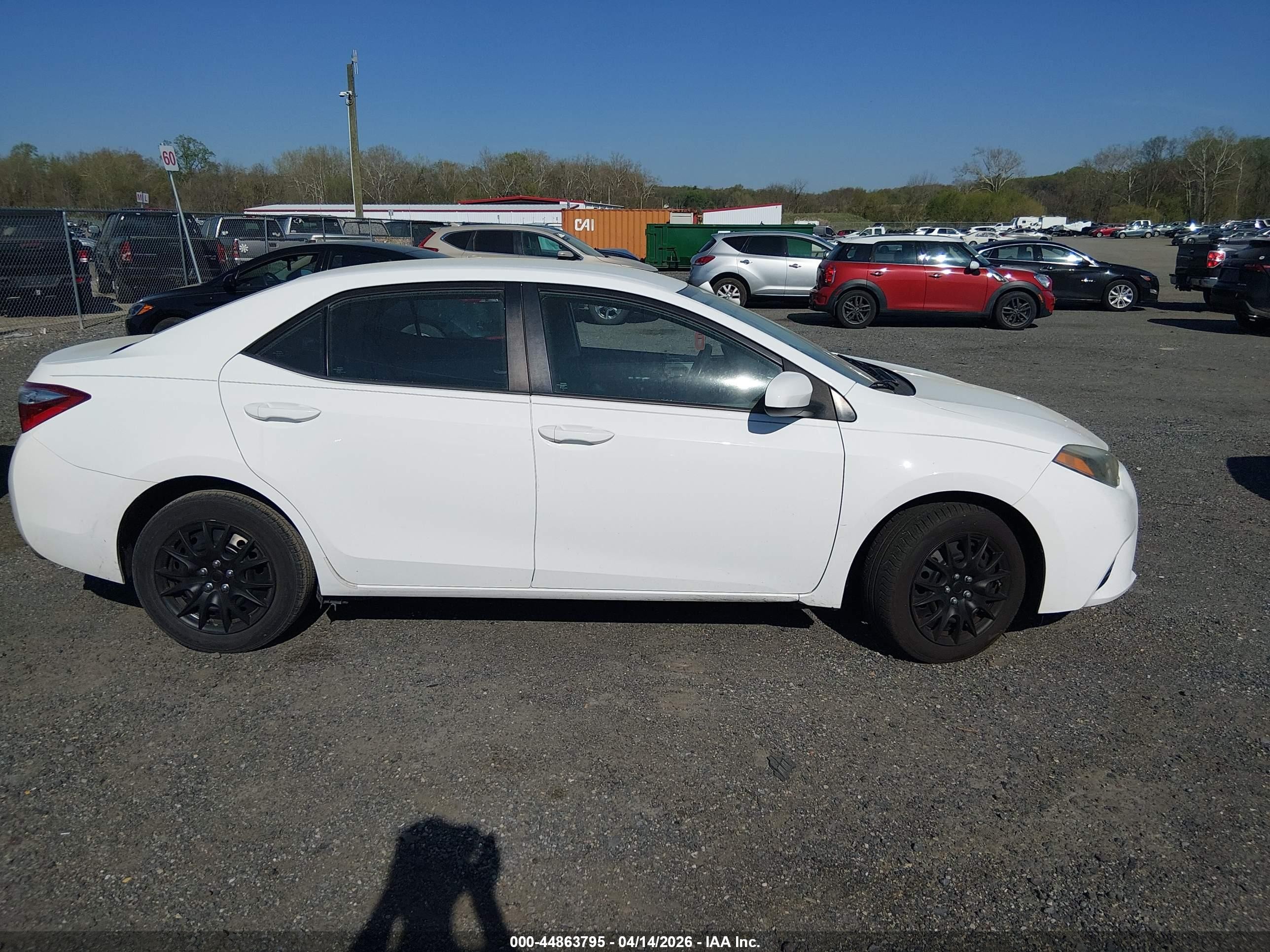 2016 Toyota Corolla Le White vin: 2T1BURHEXGC708306