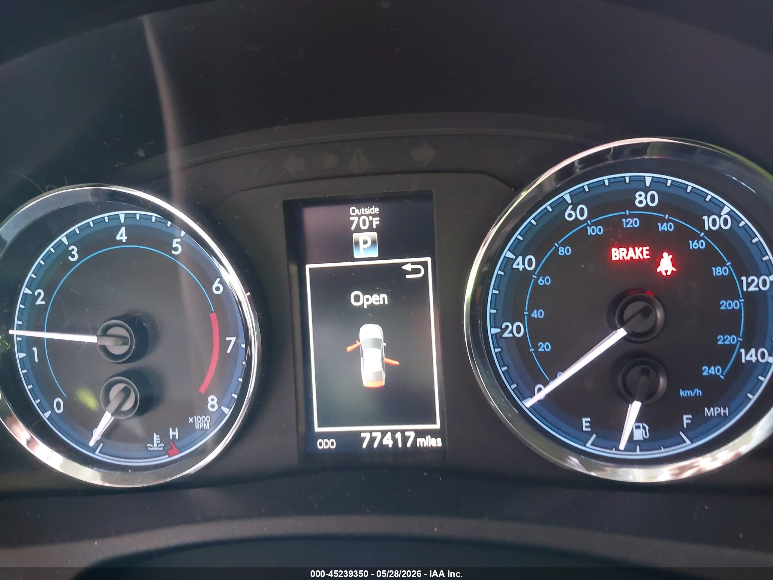 2017 Toyota Corolla Xle Silver vin: 2T1BURHEXHC752677