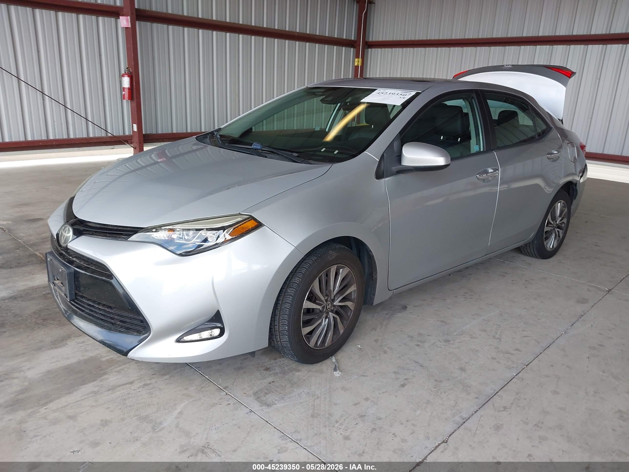 2017 Toyota Corolla Xle Silver vin: 2T1BURHEXHC752677