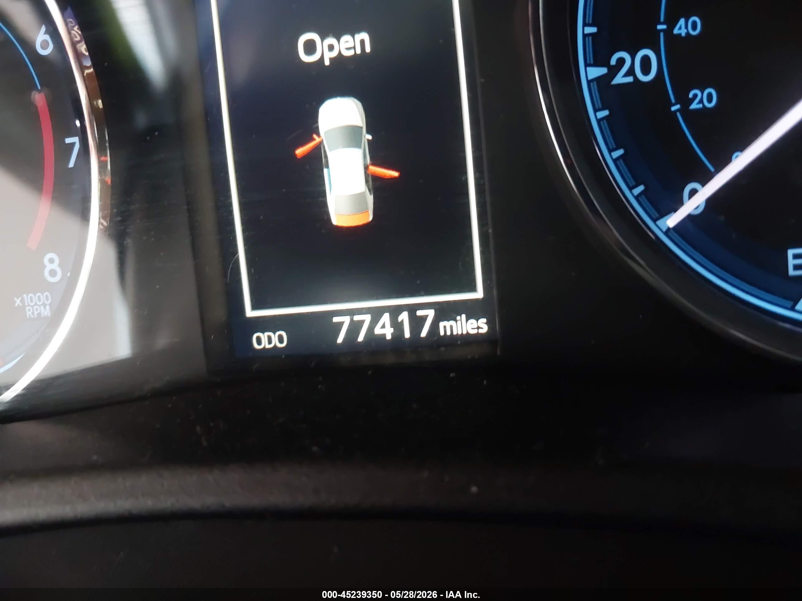 2017 Toyota Corolla Xle Silver vin: 2T1BURHEXHC752677