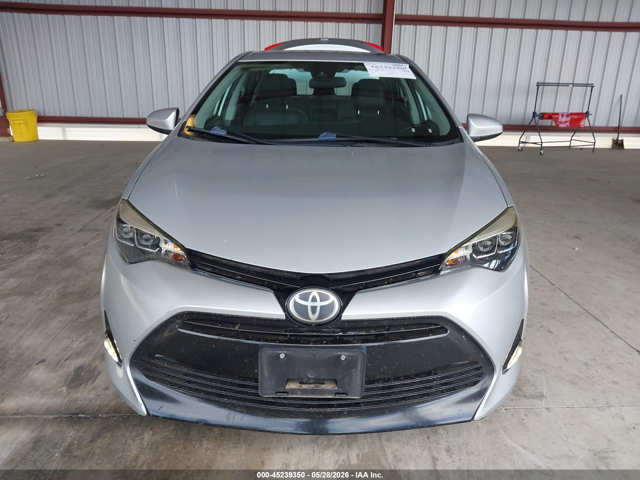 2017 Toyota Corolla Xle Silver vin: 2T1BURHEXHC752677