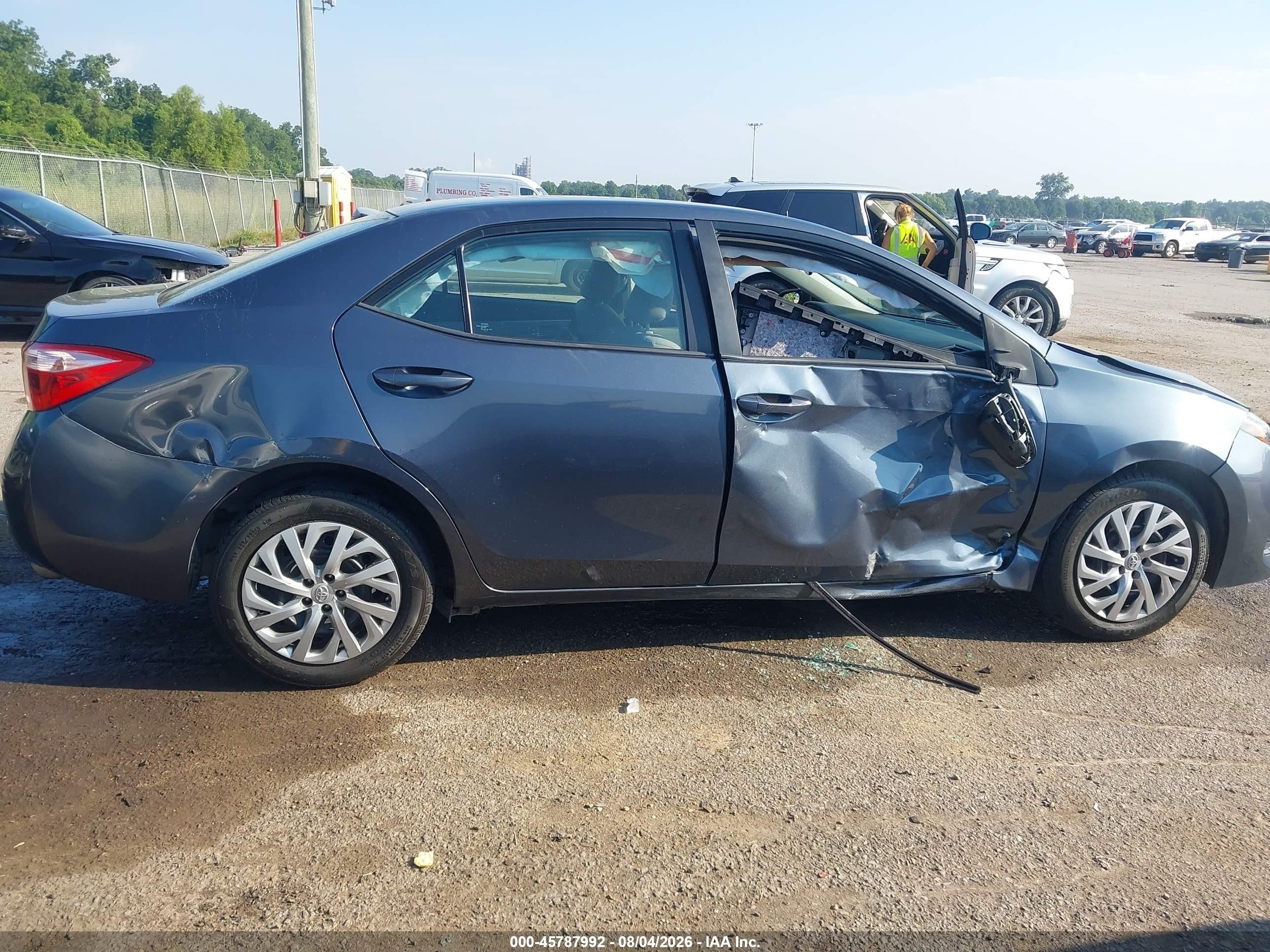 2017 Toyota Corolla Le Gray vin: 2T1BURHEXHC829029