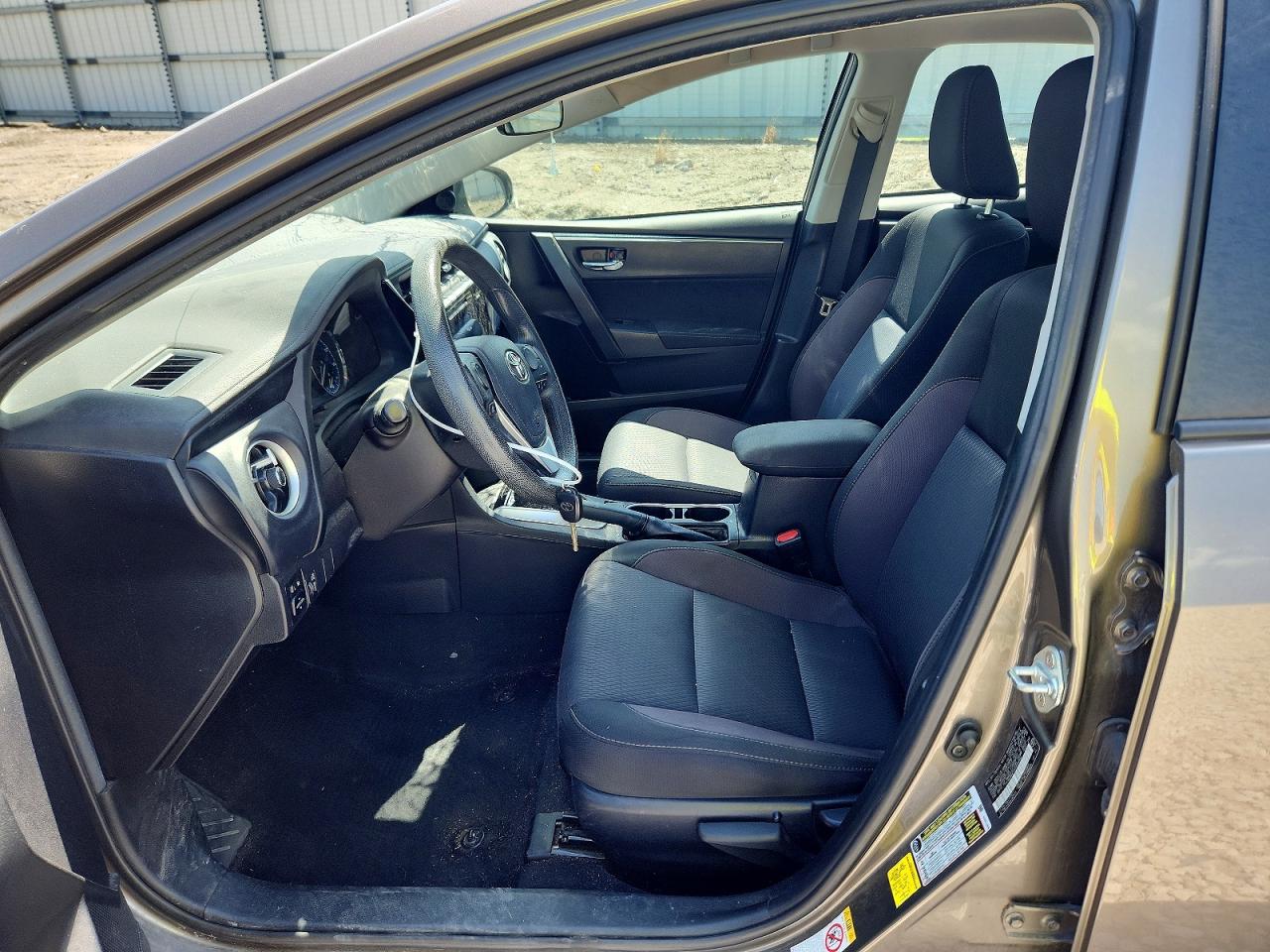 2017 Toyota Corolla Le Серый vin: 2T1BURHEXHC858904