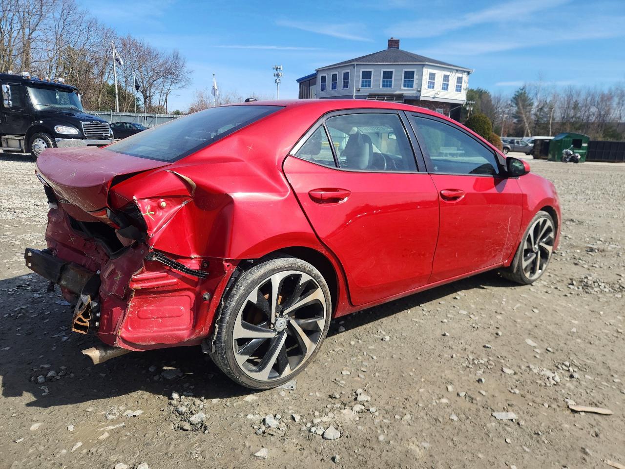 2017 Toyota Corolla Le Red vin: 2T1BURHEXHC895774