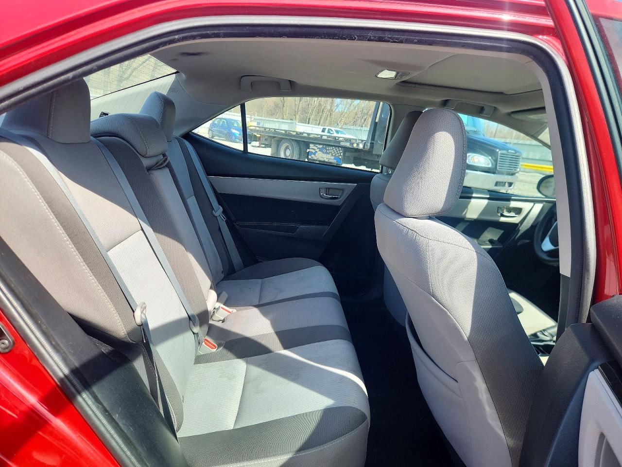 2017 Toyota Corolla Le Red vin: 2T1BURHEXHC895774
