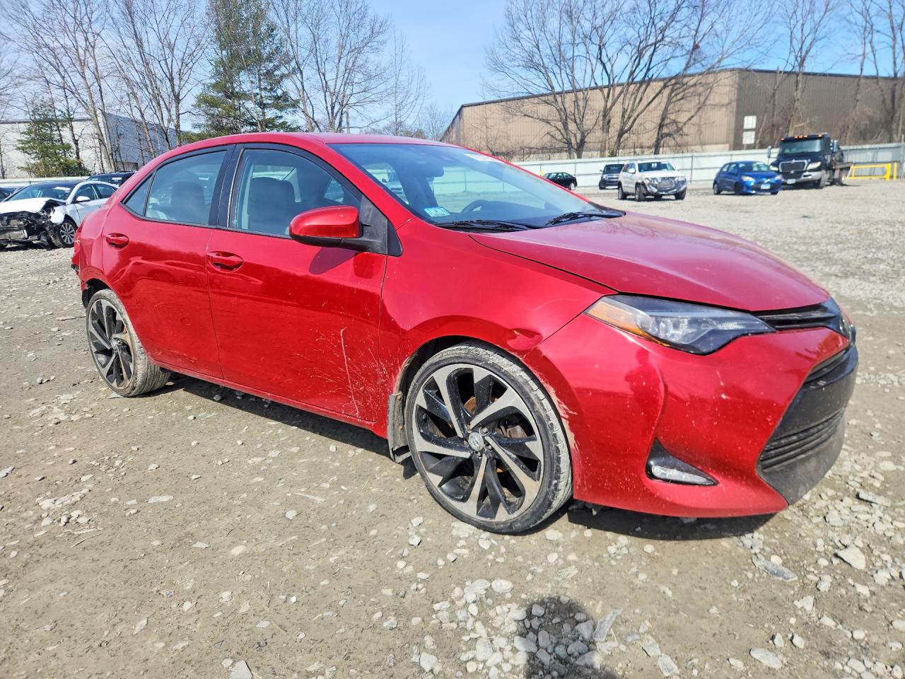 2017 Toyota Corolla Le Red vin: 2T1BURHEXHC895774