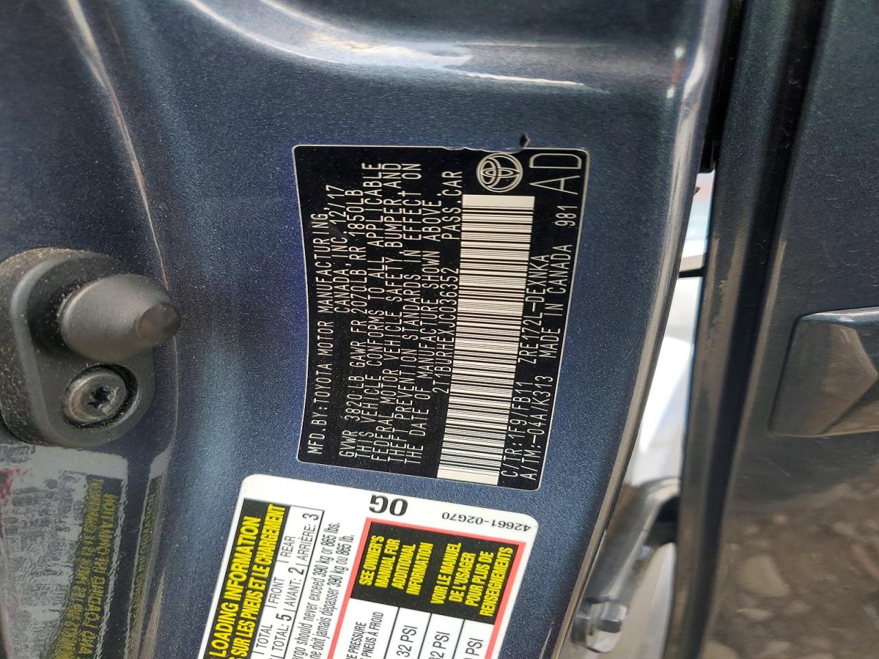 2018 Toyota Corolla Le Blue vin: 2T1BURHEXJC036352