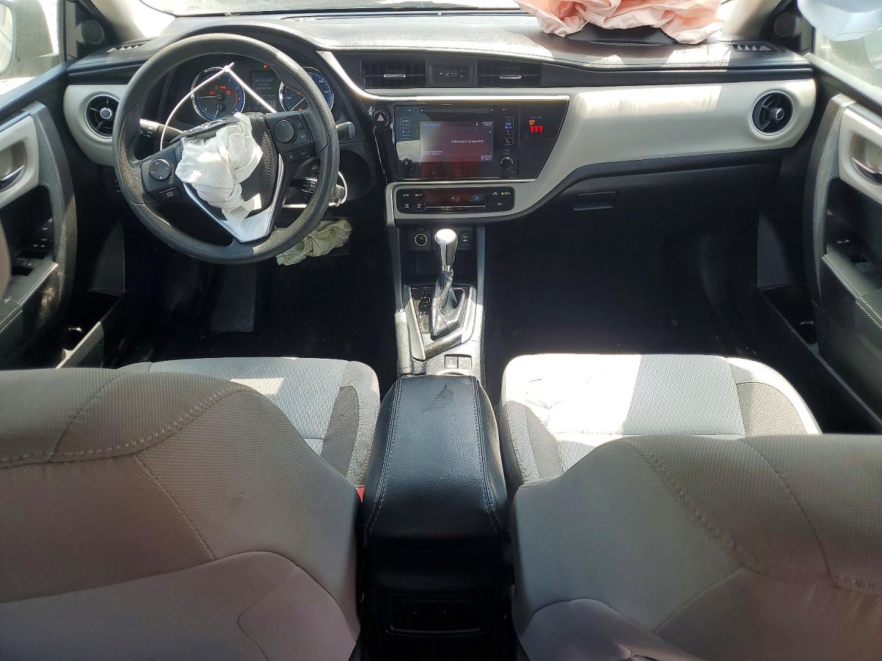 2018 Toyota Corolla Le Blue vin: 2T1BURHEXJC036352