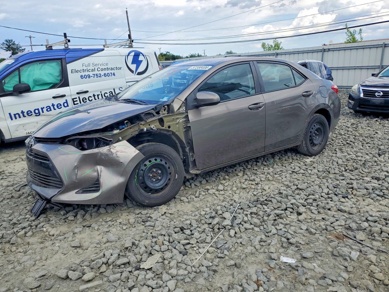 2018 Toyota Corolla Le Brown vin: 2T1BURHEXJC973928