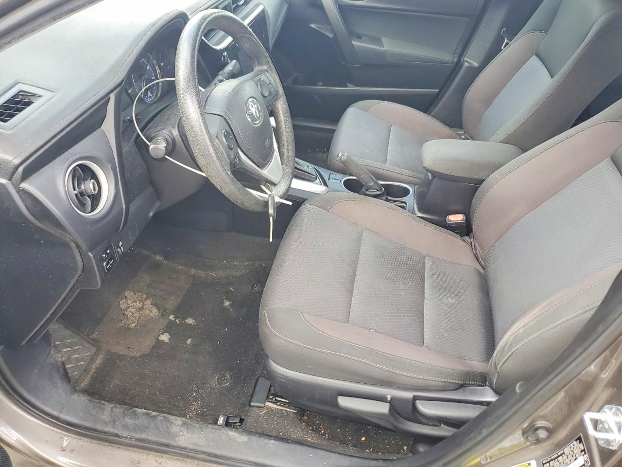 2018 Toyota Corolla Le Brown vin: 2T1BURHEXJC973928