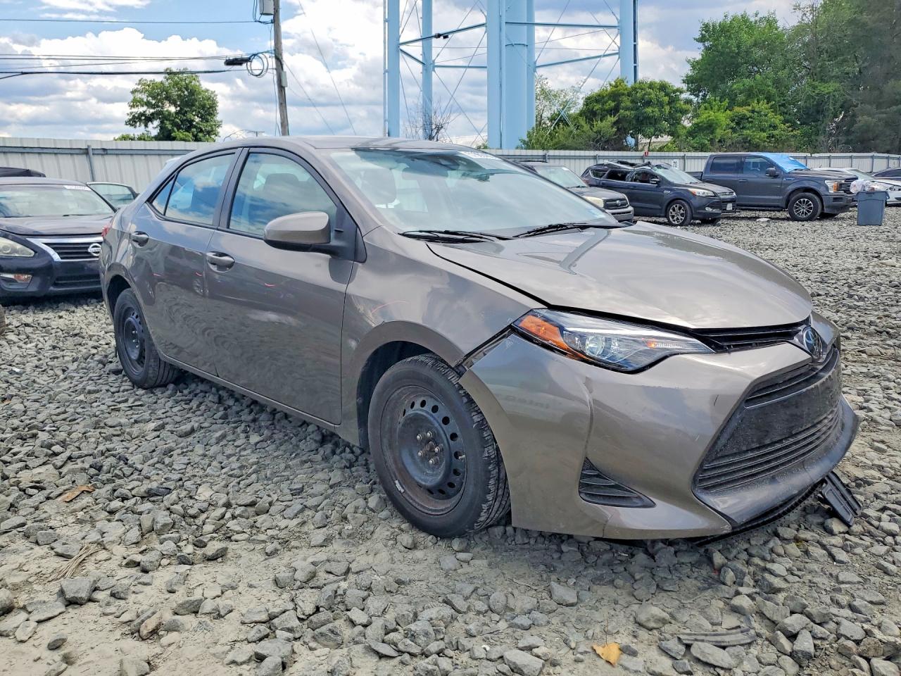 2018 Toyota Corolla Le Brown vin: 2T1BURHEXJC973928
