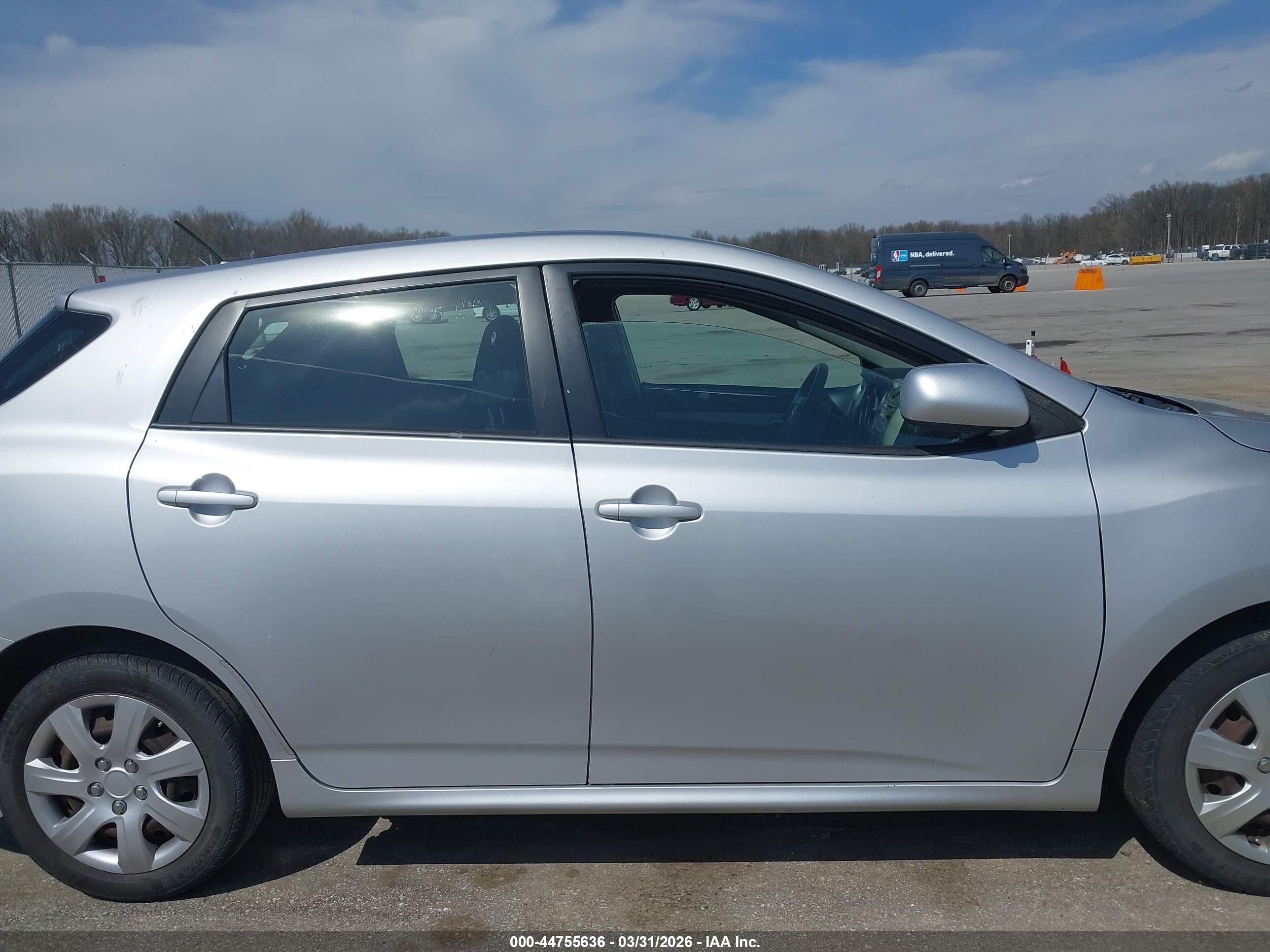 2009 Toyota Matrix S Silver vin: 2T1KE40E09C029837