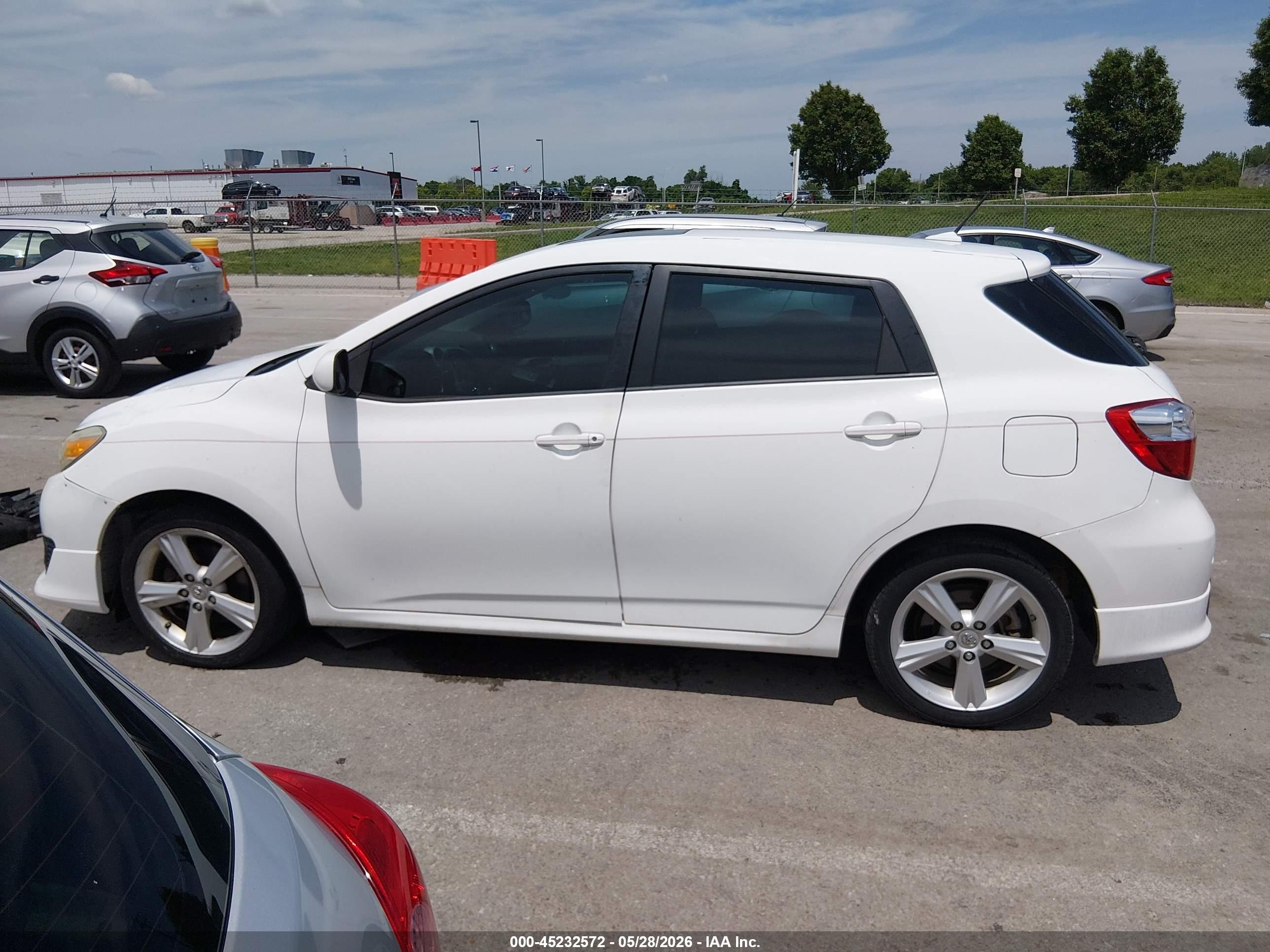 2009 Toyota Matrix S White vin: 2T1KE40E29C015566
