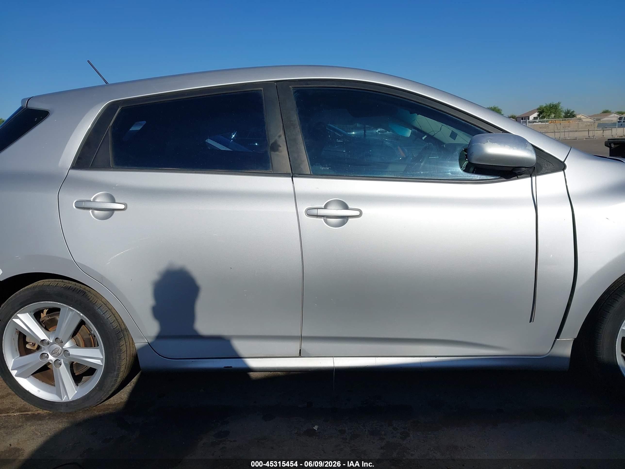 2009 Toyota Matrix S Silver vin: 2T1KE40E59C007171