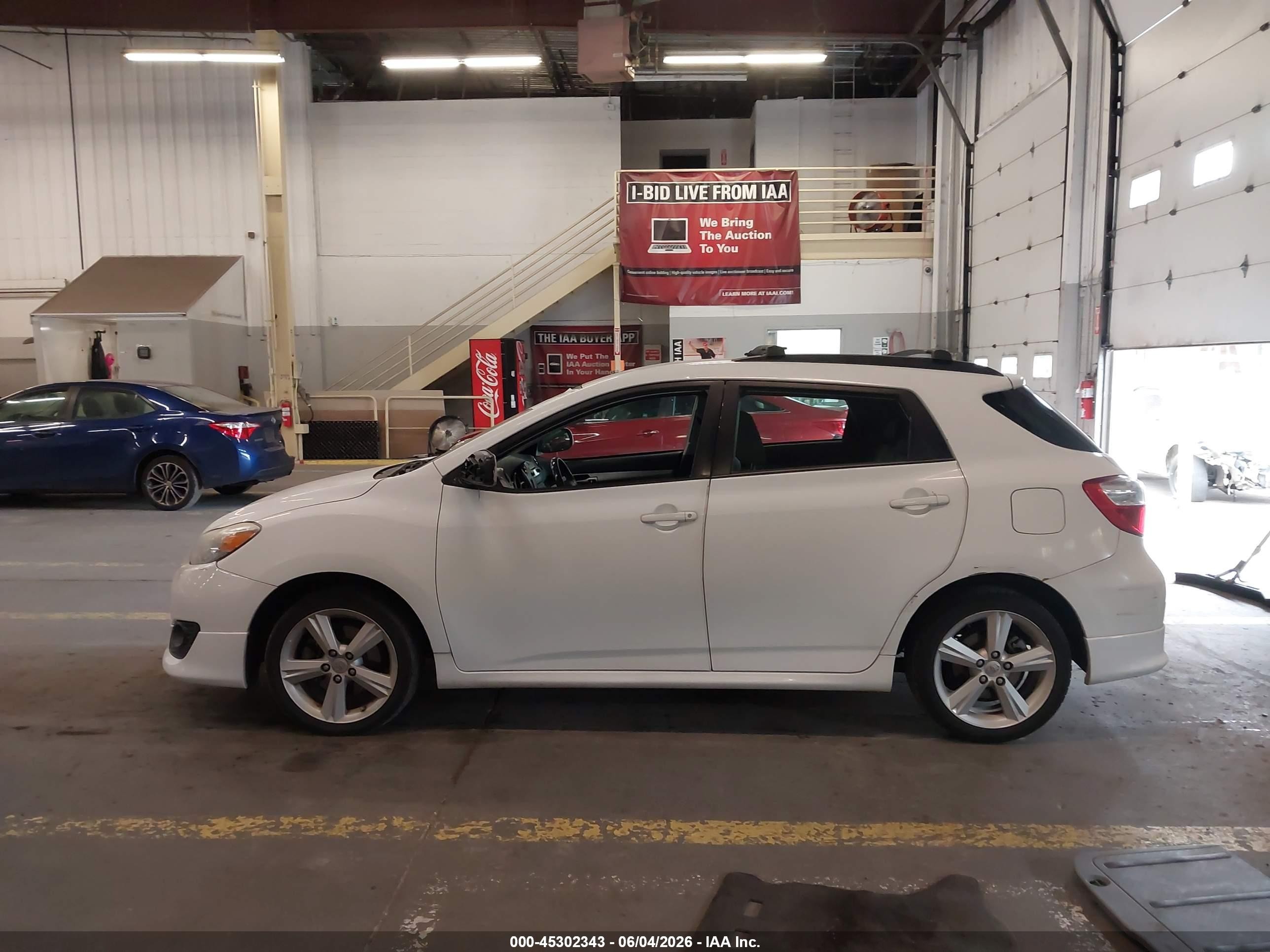 2009 Toyota Matrix S White vin: 2T1KE40E79C017099