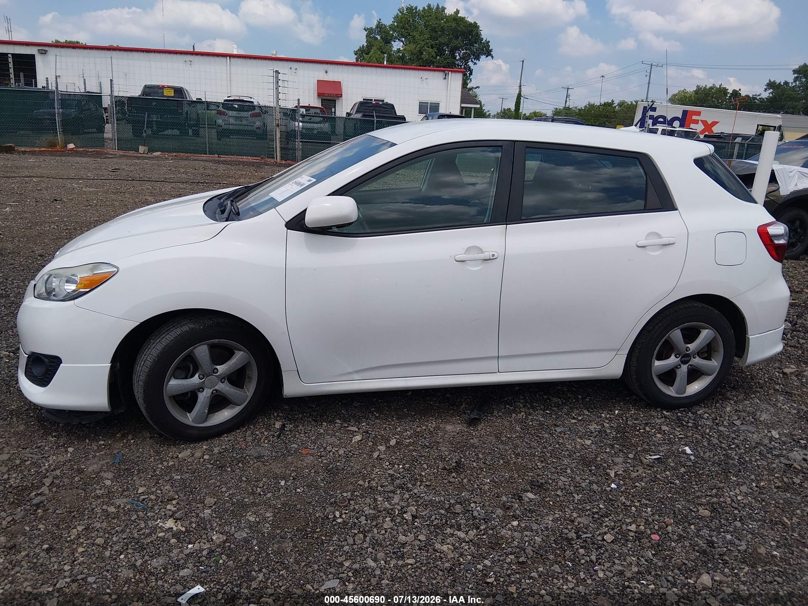 2009 Toyota Matrix S Белый vin: 2T1KE40E89C010906