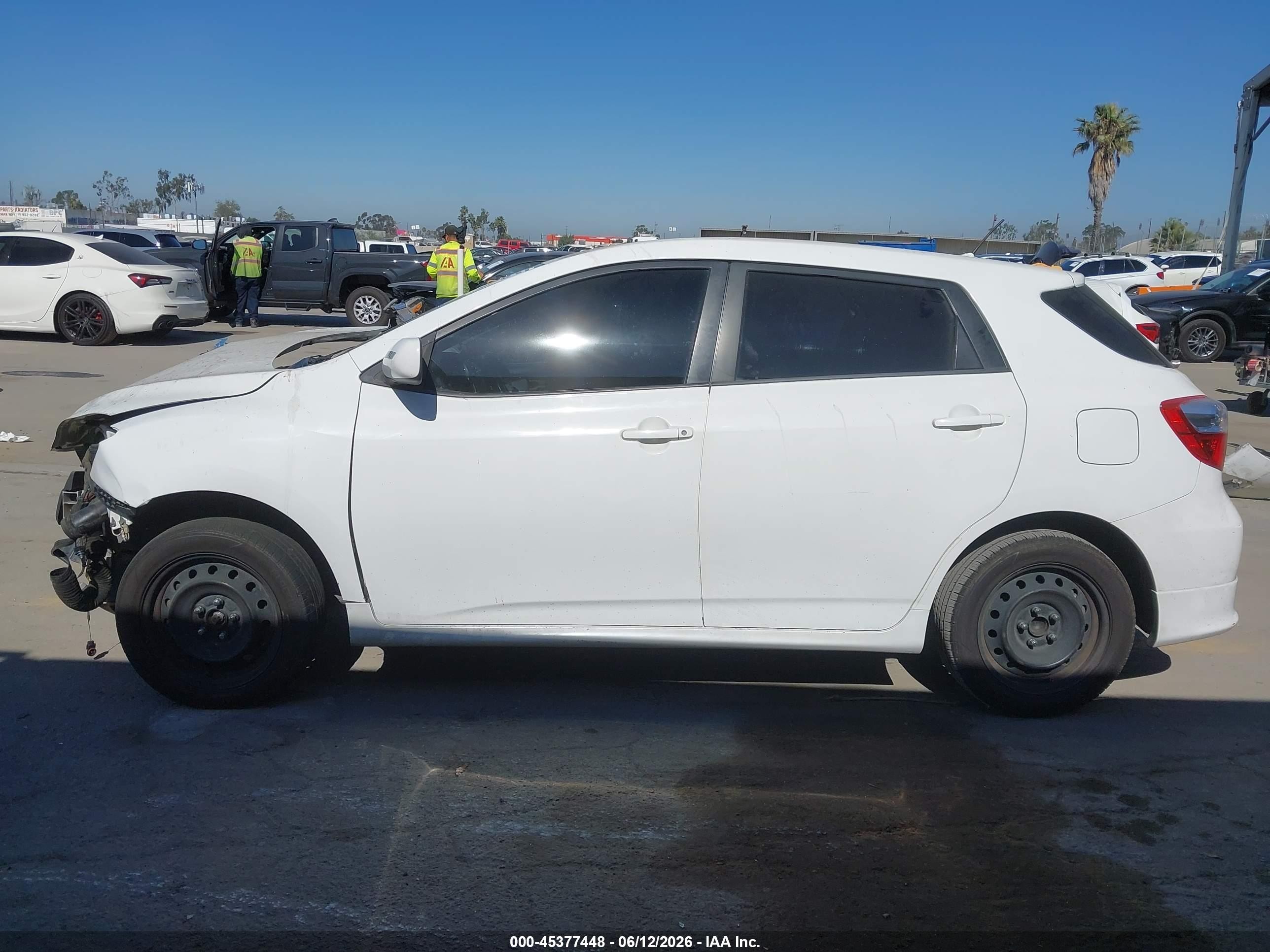 2009 Toyota Matrix S White vin: 2T1KE40EX9C001981