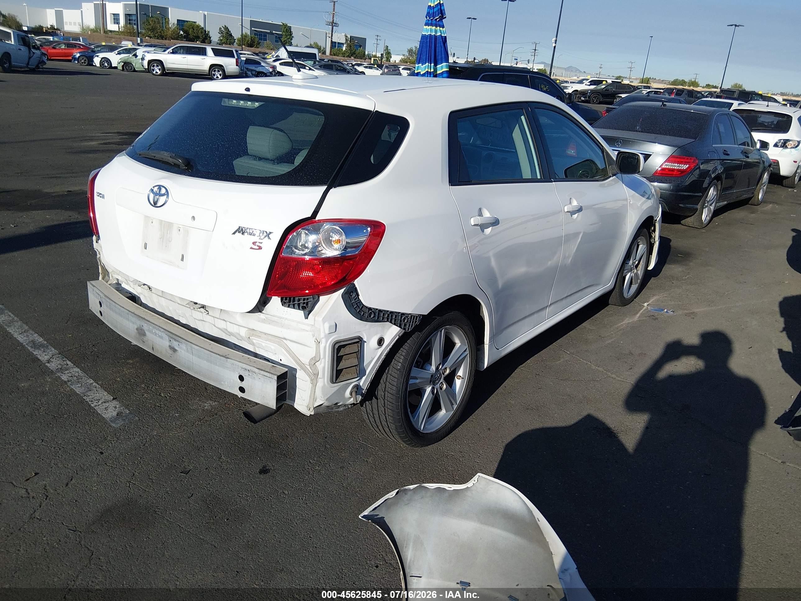 2009 Toyota Matrix S Белый vin: 2T1KE40EX9C014827