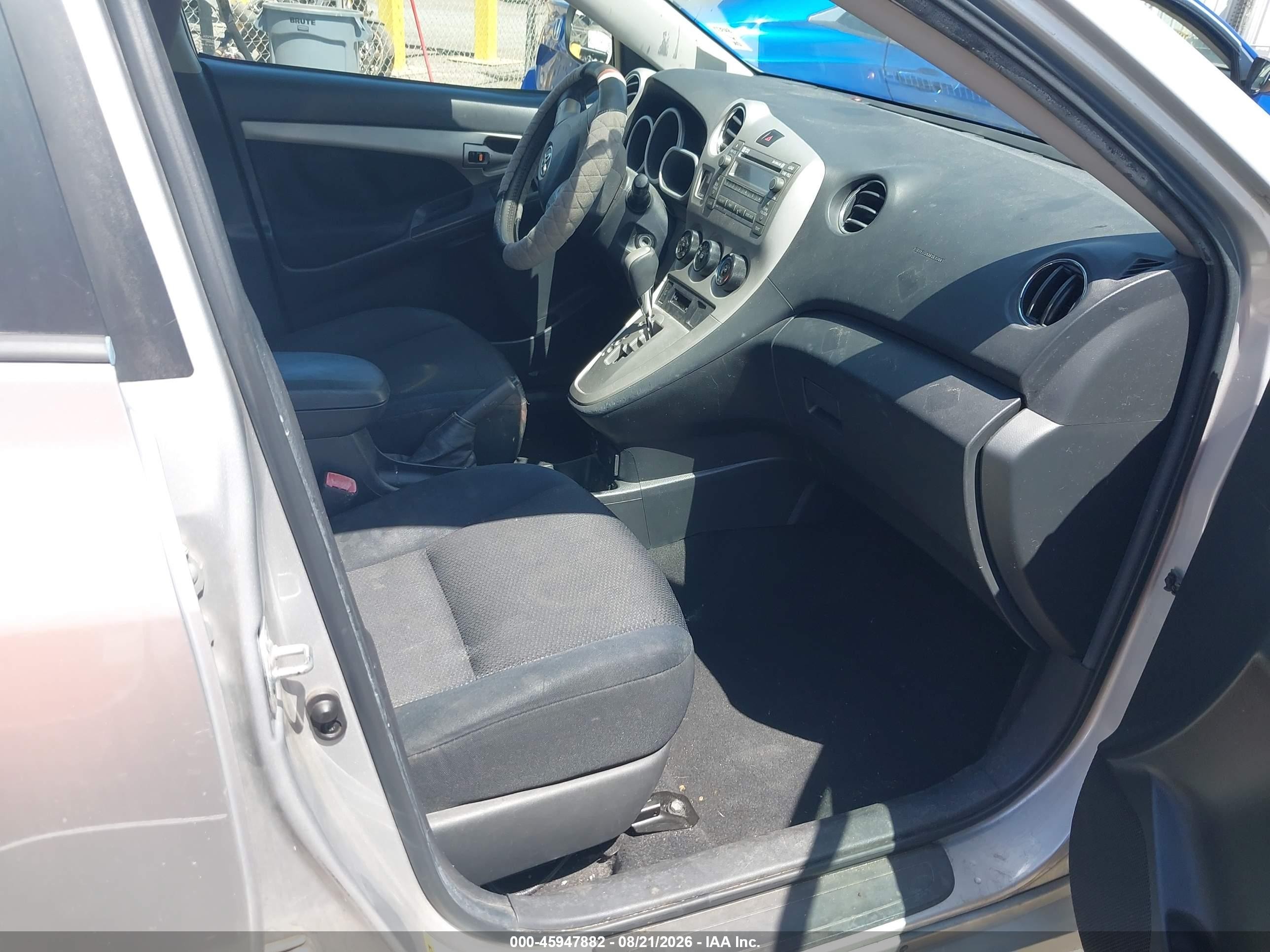 2010 Toyota Matrix S Silver vin: 2T1KE4EE2AC041050