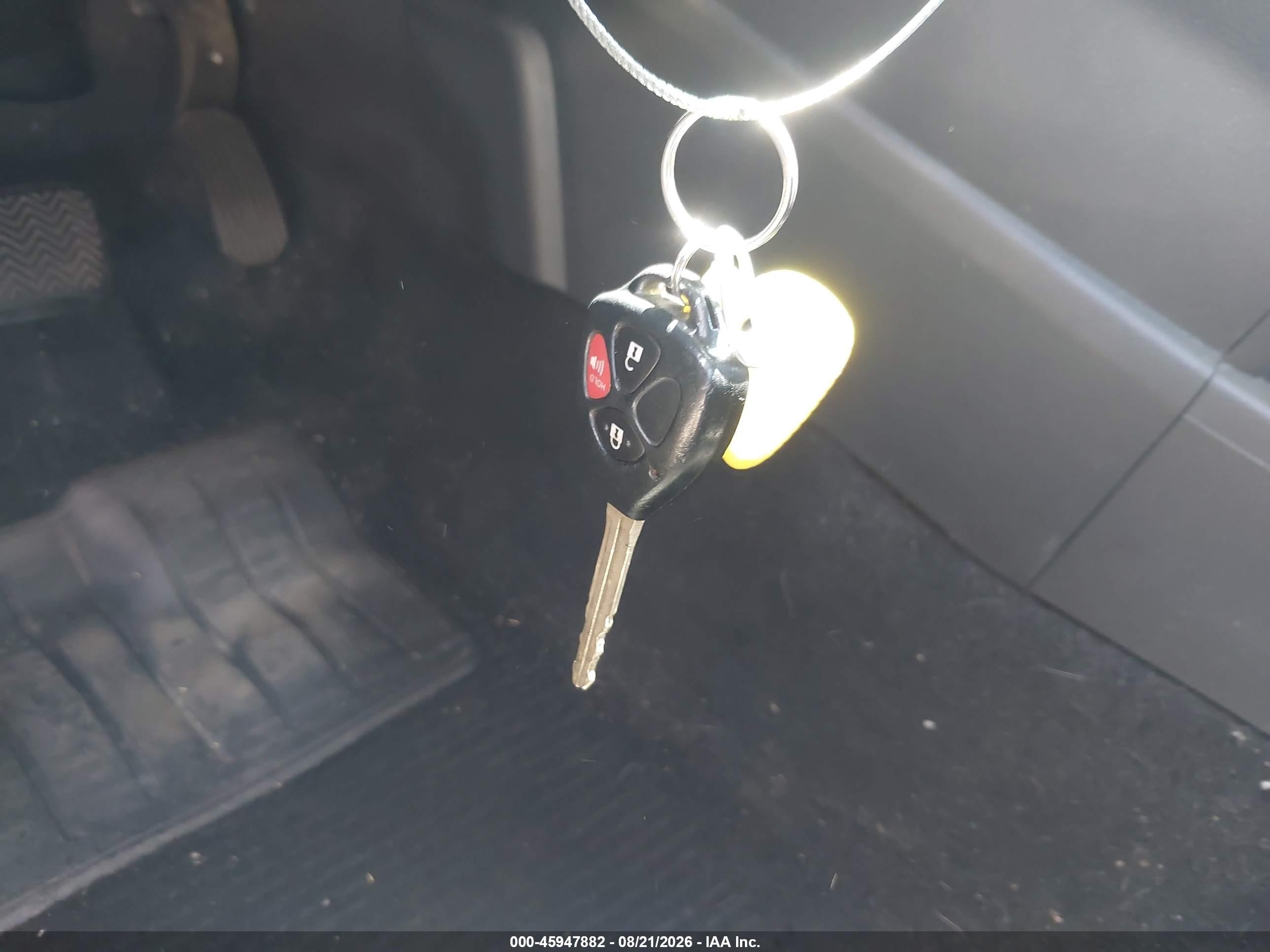 2010 Toyota Matrix S Silver vin: 2T1KE4EE2AC041050