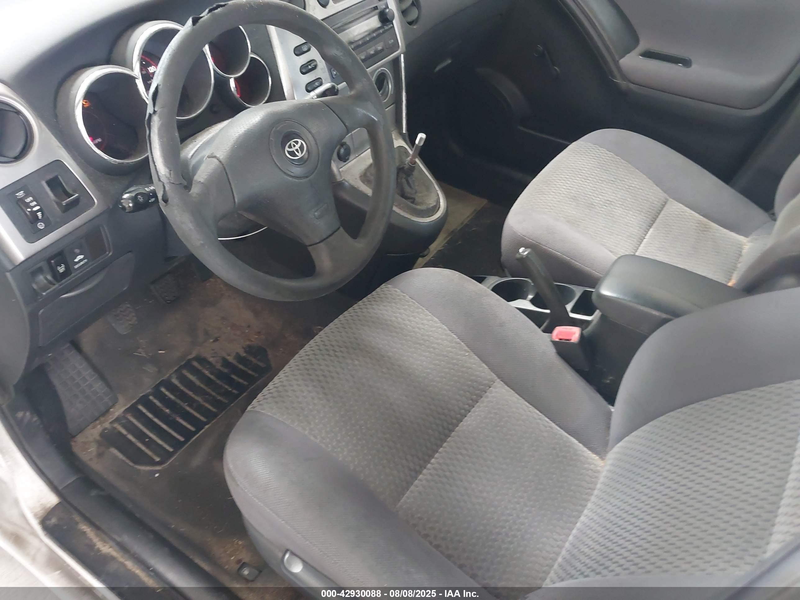 2005 Toyota Matrix   White vin: 2T1KR30E05C410130