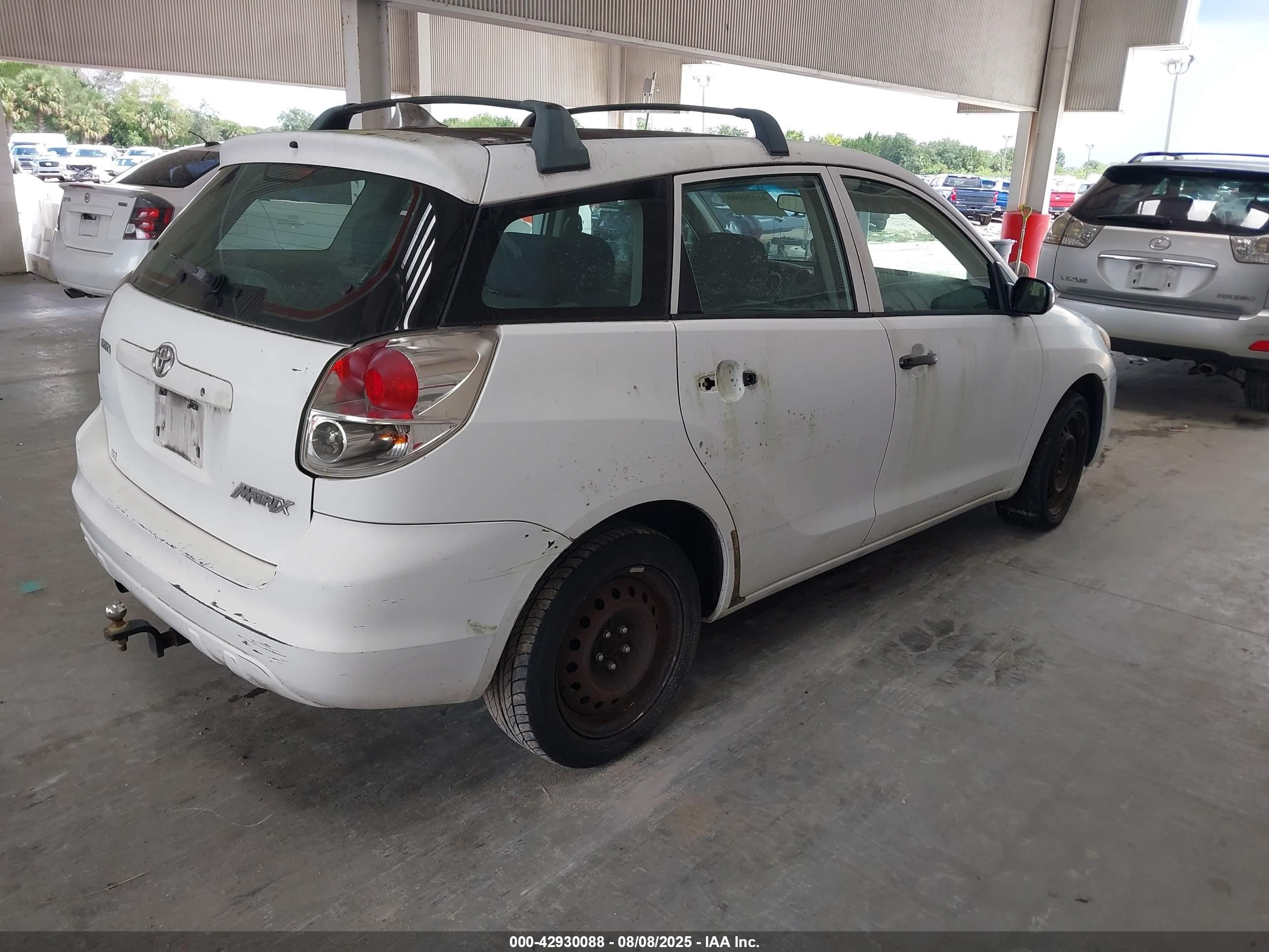 2005 Toyota Matrix   White vin: 2T1KR30E05C410130