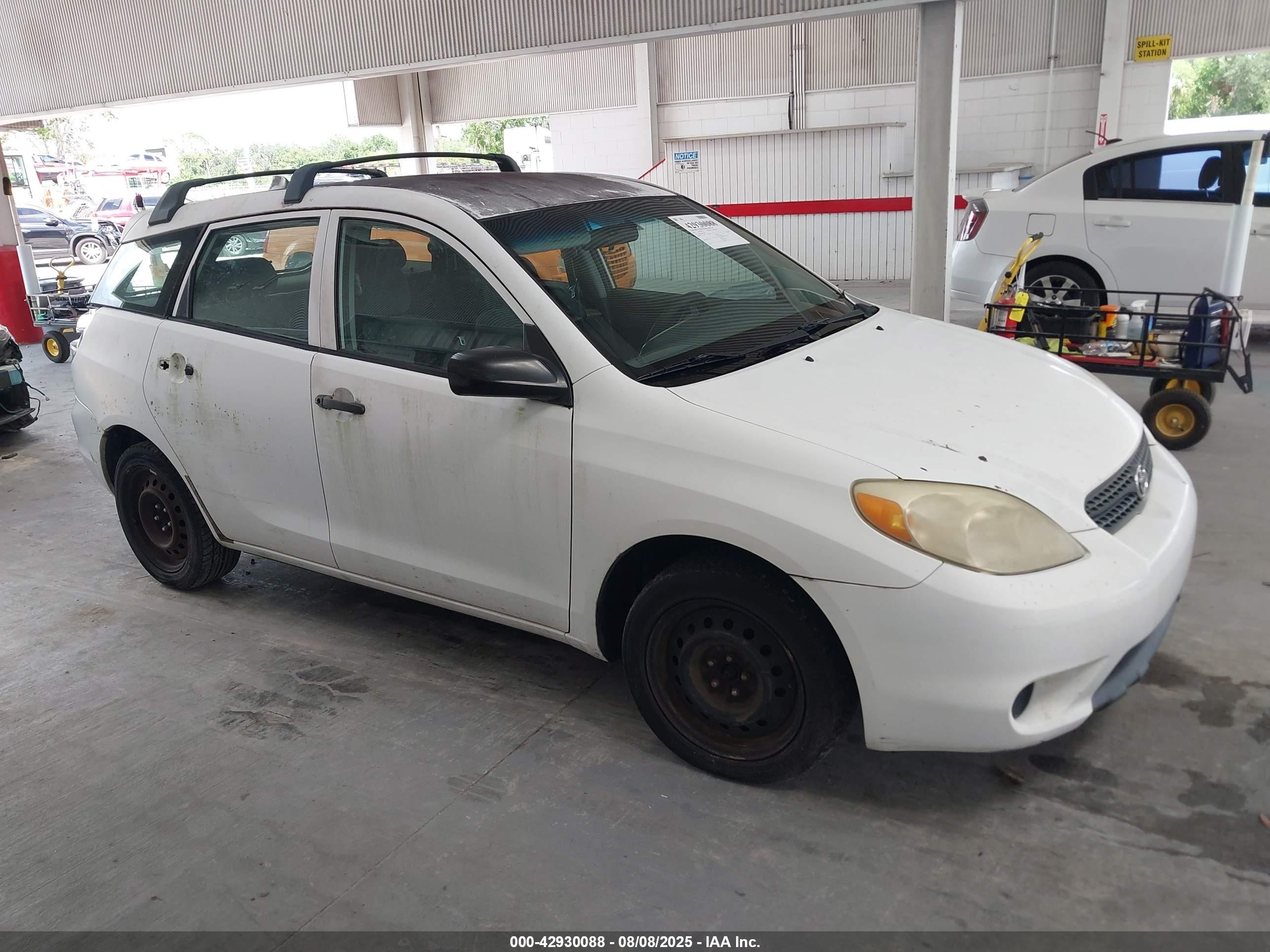 2005 Toyota Matrix   White vin: 2T1KR30E05C410130