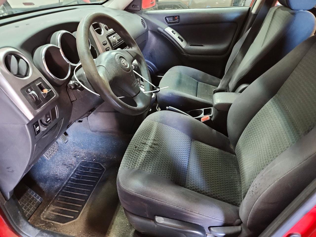 2006 Toyota Matrix Base Red vin: 2T1KR30E66C575164