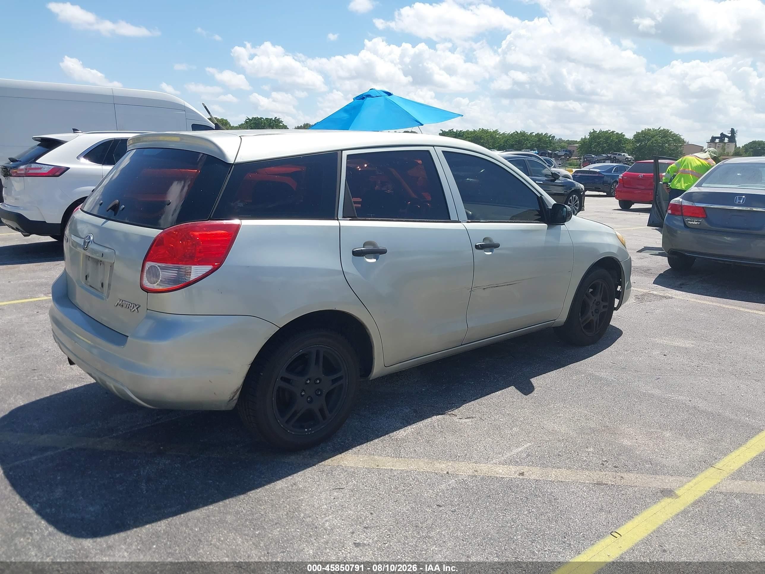 2004 Toyota Matrix Standard Silver vin: 2T1KR32E04C181959