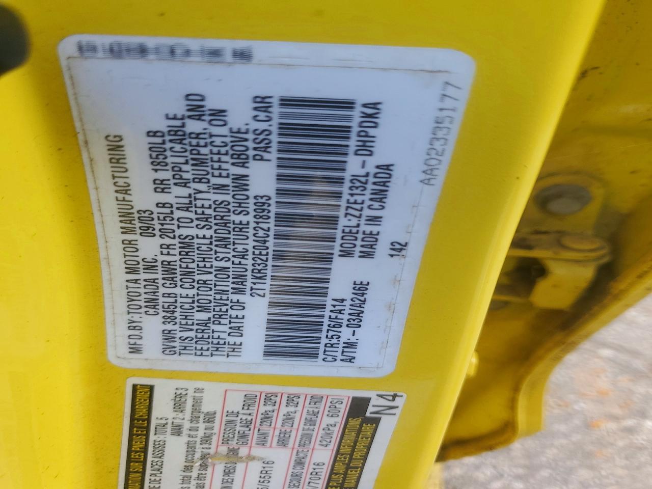 2004 Toyota Matrix Base Yellow vin: 2T1KR32E04C218993